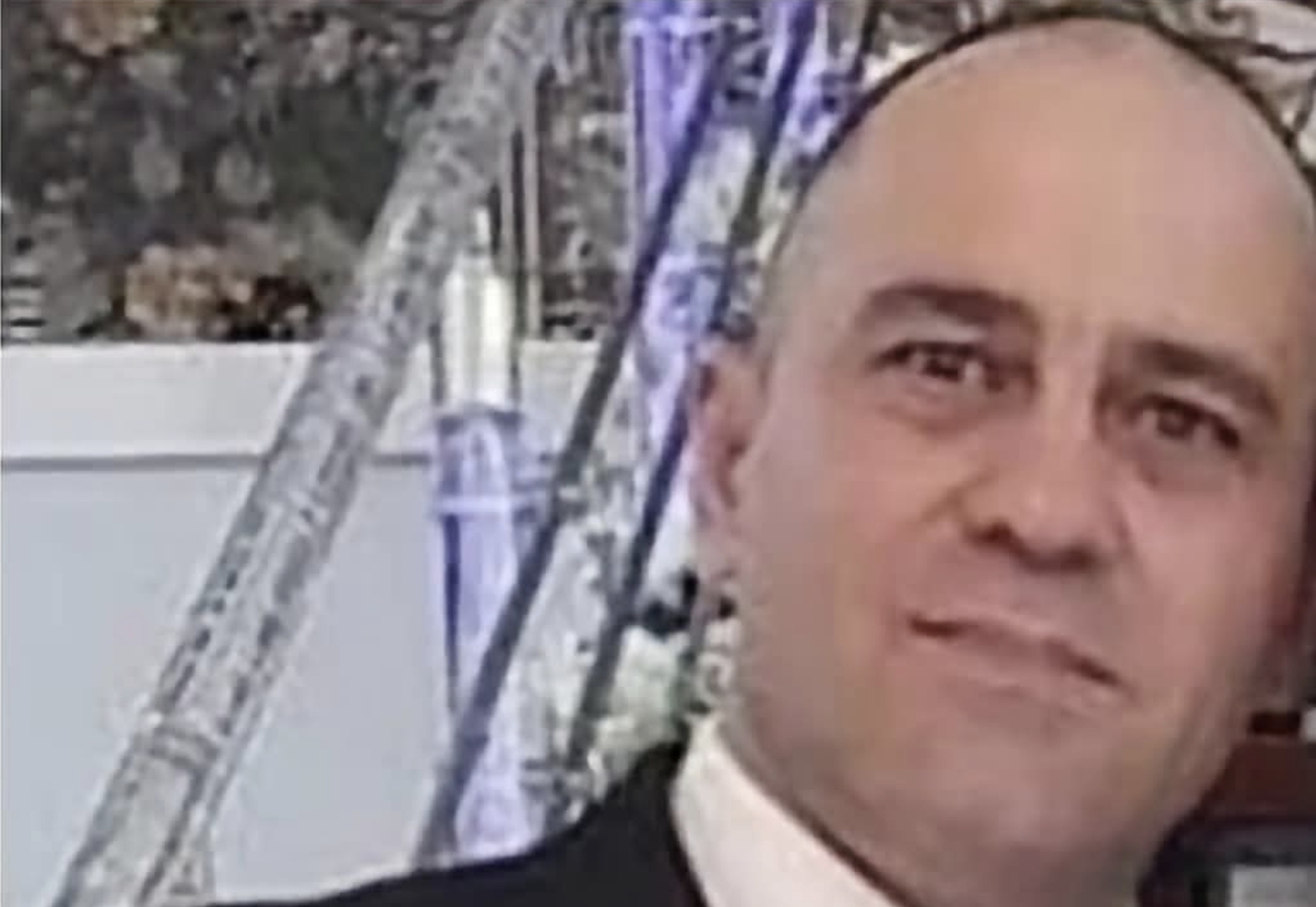 Claudiu a murit în chinuri, în Marea Britanie, după ce hoțul care i-a furat duba l-a târât agățat de mașină. Bărbatul era curier și doar ce predase un colet. Familia este disperată de durere